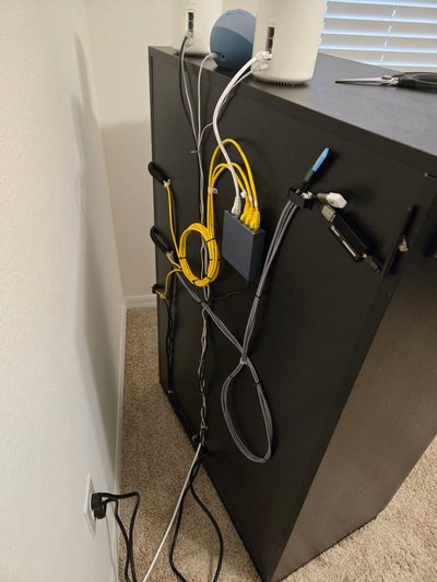 Servers cable management
